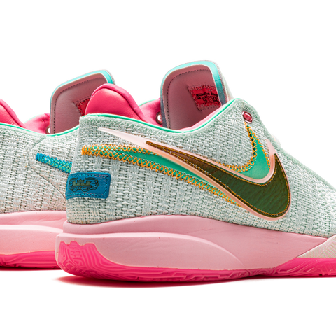 NIKE LeBron 20 