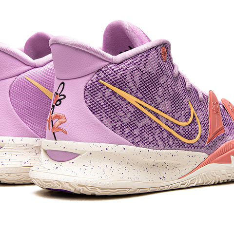 NIKE Kyrie 7 
