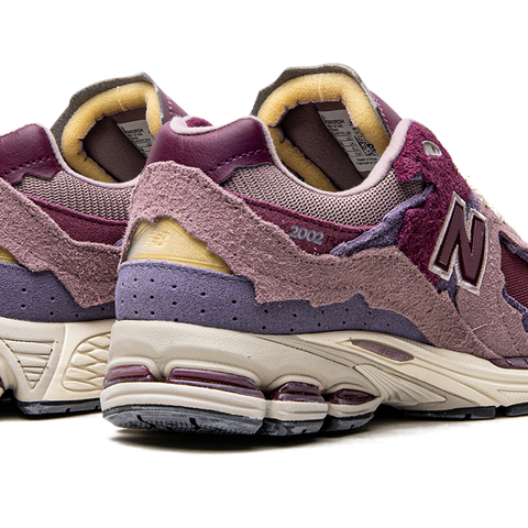 NEW BALANCE 2002R 