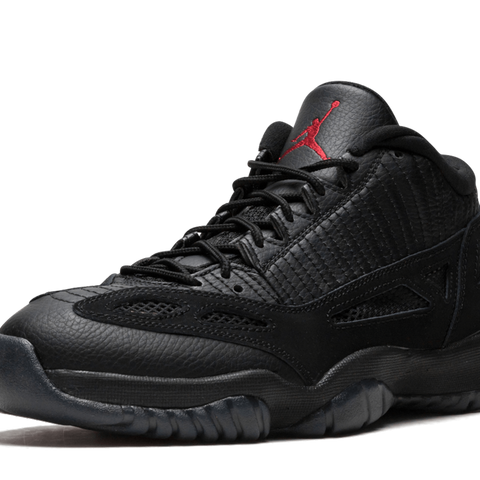 Jordan 11 black cat on sale