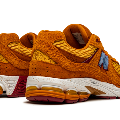 NEW BALANCE 2002R 