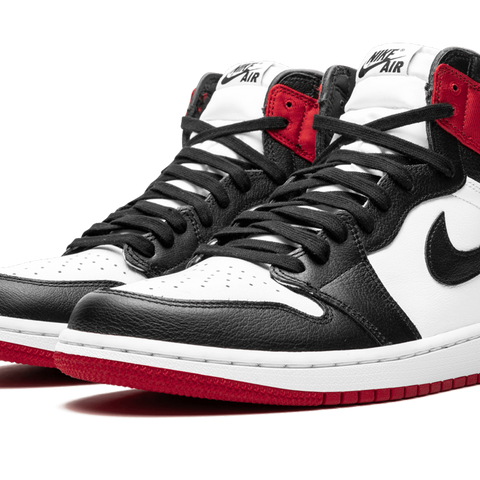 Jordan retro 1 high og satin black toe discount