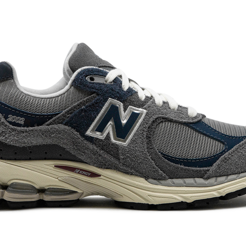 NEW BALANCE 2002R 