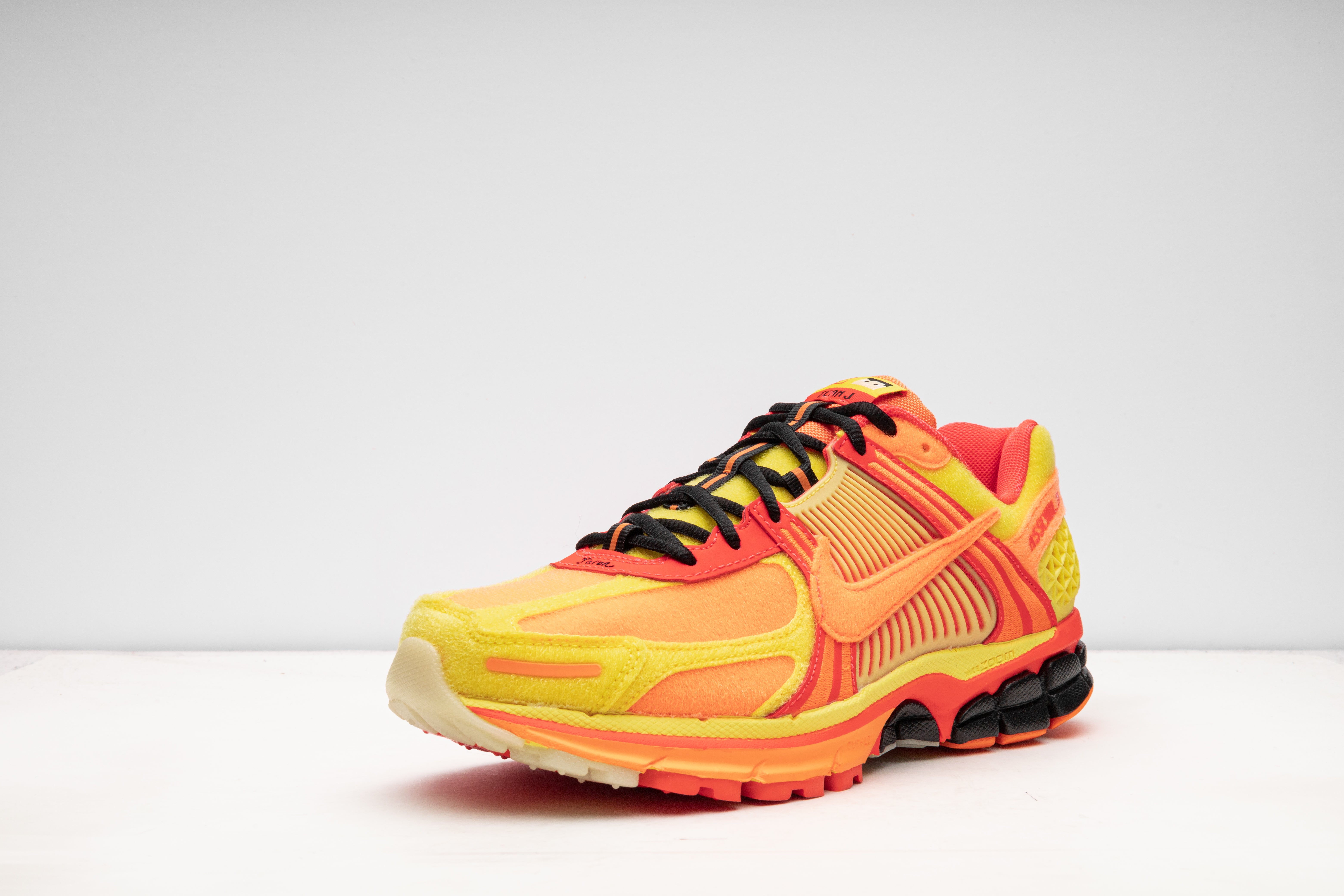 ★NIKE★大人気★ZOOM VOMERO 5 DOERNBECHER★追跡可 Nike x Doernbecher Zoom Vomero 5 
