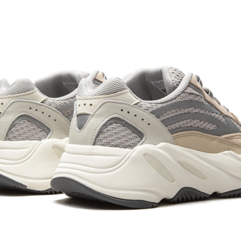Adidas yeezy 700 v2 q4 online