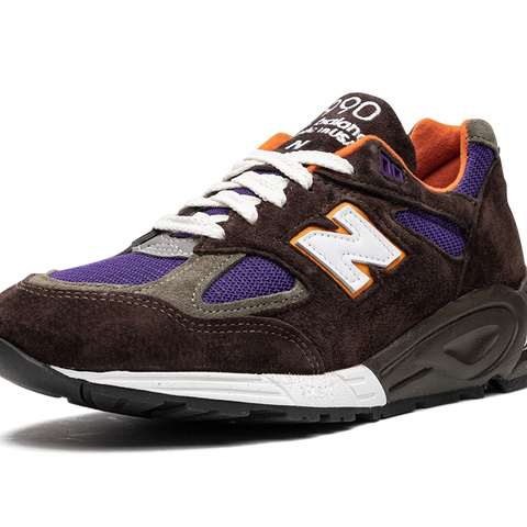 NEW BALANCE 990 v2 