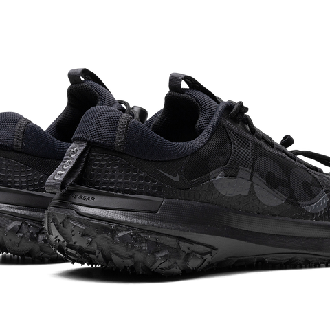 NIKE ACG Mountain Fly 2 Low NIKE ACG Mountain Fly 2 Low