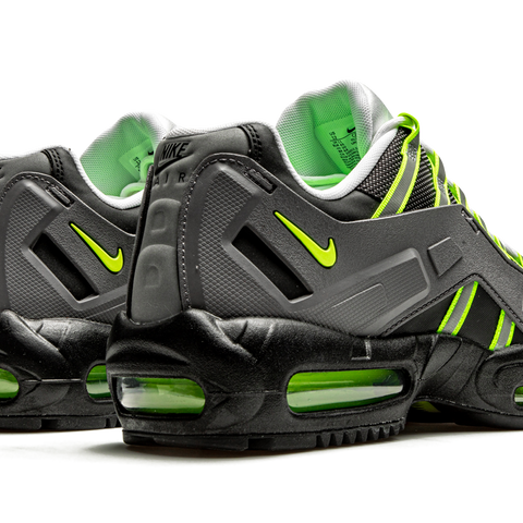 デットストック　アンダーネオン　グリーン NIKE Air Max 95 NDSTRKT 