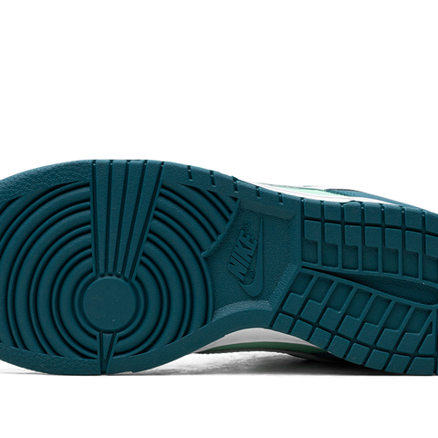 NIKE DUNK LOW WMNS 