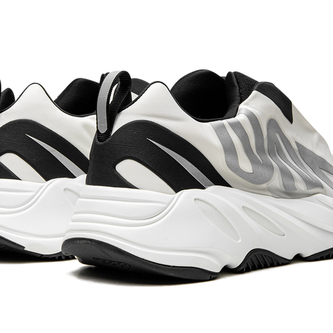 YEEZY Yeezy 700 MNVN 