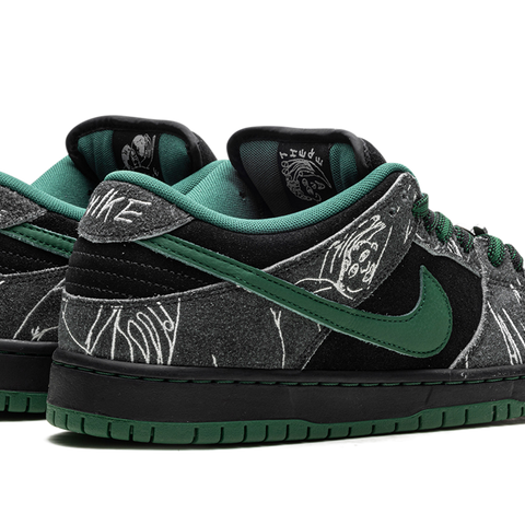 NIKE SB Dunk Low 
