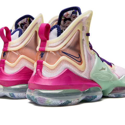 NIKE LeBron 19  display picture 1