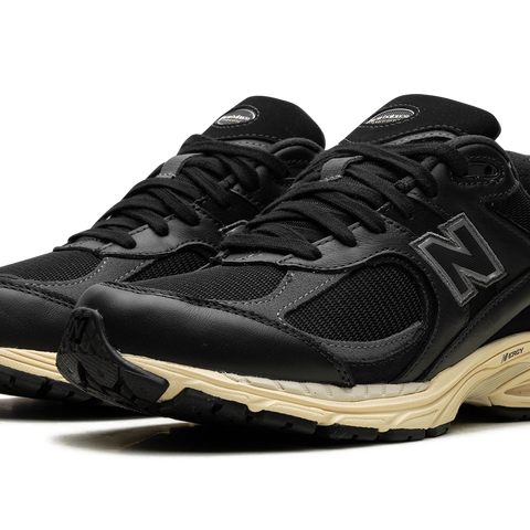 NEW BALANCE M2002R 