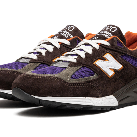 NEW BALANCE 990 v2 