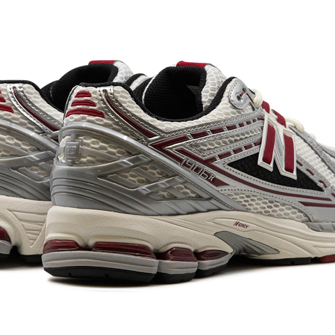 NEW BALANCE 1906R 