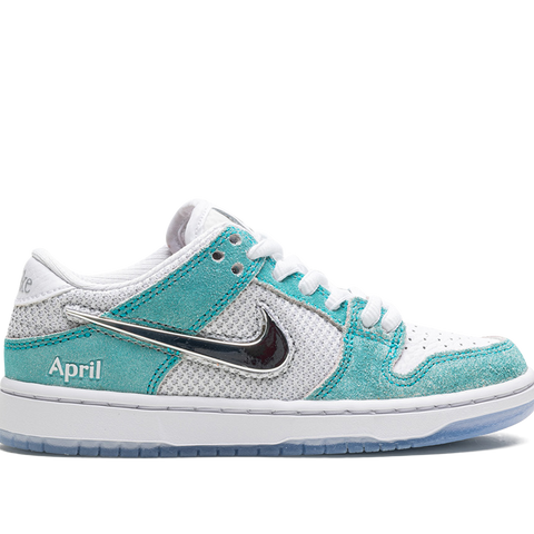 NIKE SB Dunk Low Pro QS PS 