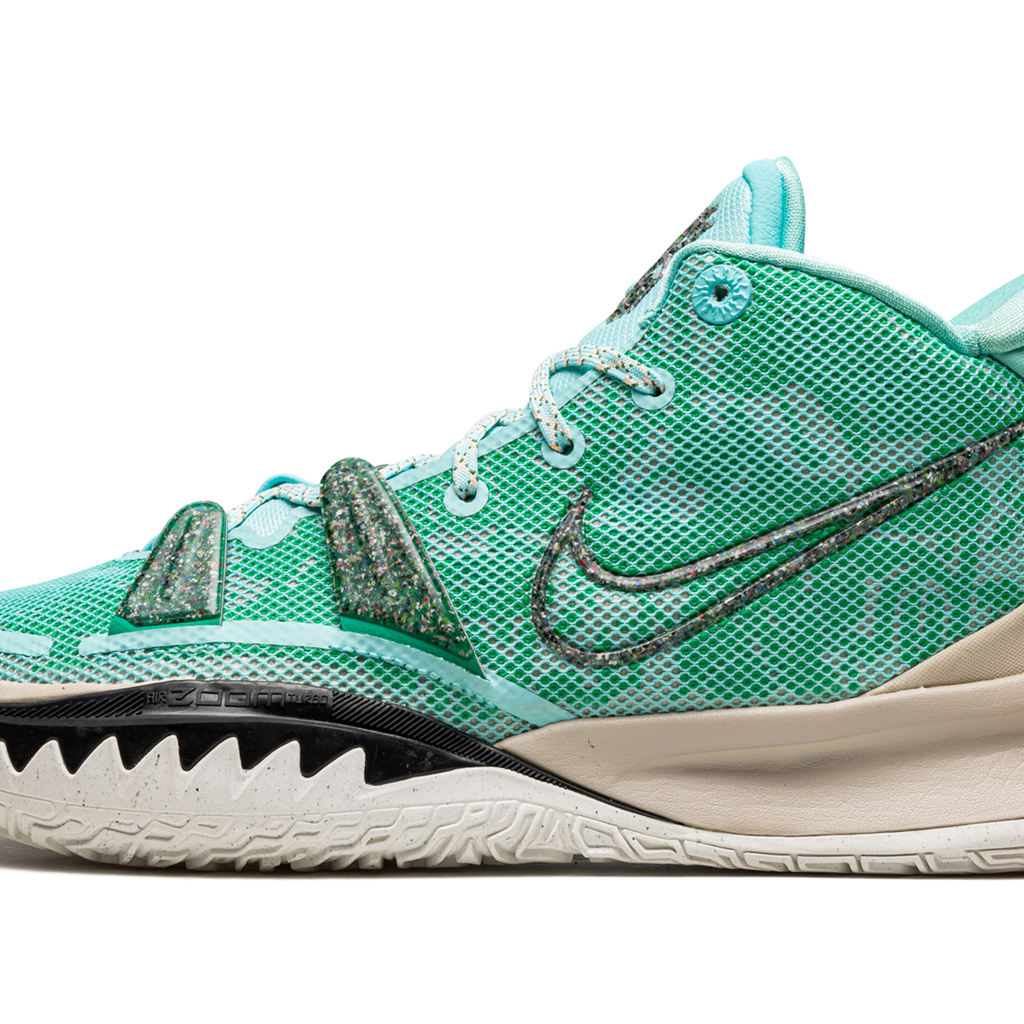 NIKE Kyrie 7 