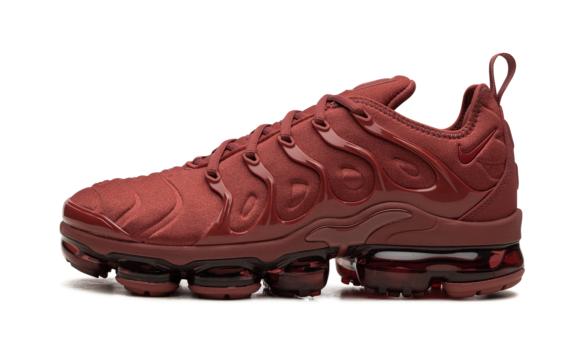 burgundy nike vapormax plus